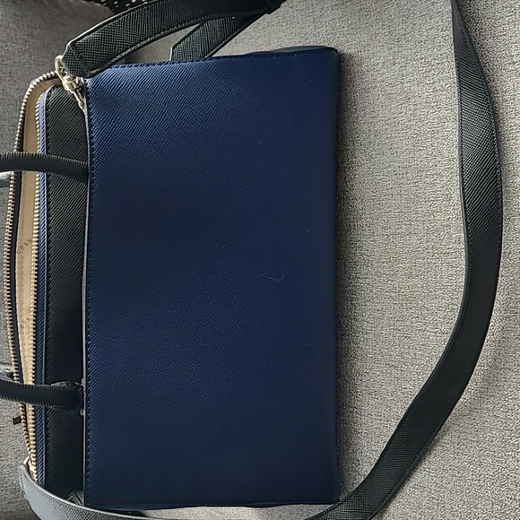 NWOT Guess bag - Picture 5 of 8